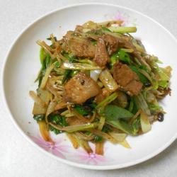 猪肉炒芹菜的做法[图]