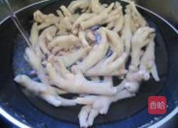 冬菇木耳焖鸡脚的做法图解4