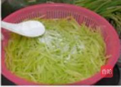 香油莴笋丝的做法图解3