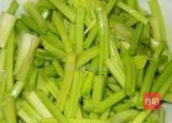 芹菜炒鸡杂的做法图解2