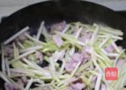 鸡蛋韭黄炒瘦肉的做法图解3