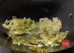 酸菜海鲜锅的做法图解2