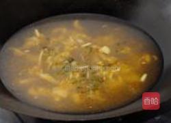 酸菜海鲜锅的做法图解3