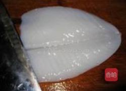 双椒炒鱿鱼的做法图解3