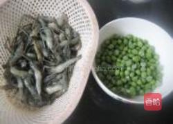 豌豆烧鲥虾的做法图解1