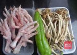 茶树菇烧凤爪的做法图解1