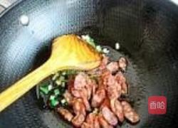 洋葱蘑菇炒香肠的做法图解5