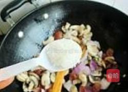 洋葱蘑菇炒香肠的做法图解9