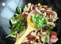 洋葱蘑菇炒香肠的做法图解10