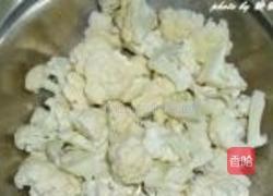 菜花烧排骨的做法图解1