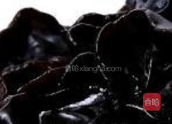 虾皮木耳炒鸡蛋的做法图解1