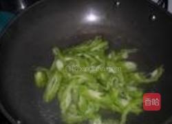 苦瓜炒蛋的做法图解2