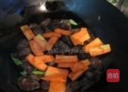 扁豆炒香肠的做法图解5