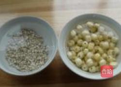 莲子百合薏仁汤的做法图解3