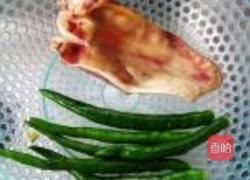 辣椒炒猪耳朵的做法图解1