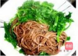 荠菜鸡蛋荞麦面的做法图解2