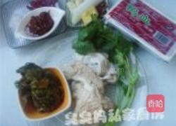酸菜肥肠鸭血煲的做法图解1