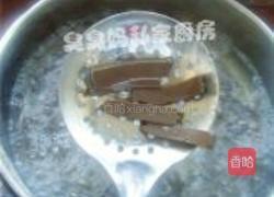酸菜肥肠鸭血煲的做法图解5