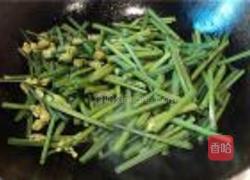 银鱼小炒的做法图解6