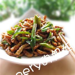 尖椒炒面筋丝的做法[图]