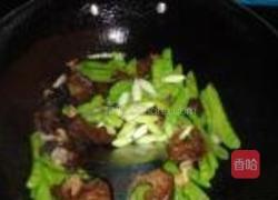 黑木耳炒荷兰豆的做法图解4
