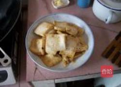 蒜苗炒豆腐的做法图解3