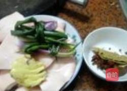 凉拌猪耳朵的做法图解1