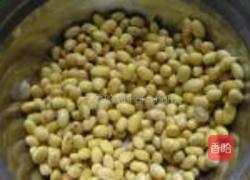 红烧猪蹄炖黄豆的做法图解2