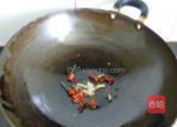 炒酸辣蕨菜的做法图解4