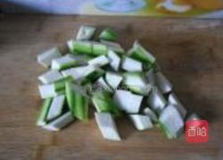 豆干煸炒丝瓜丁的做法图解2