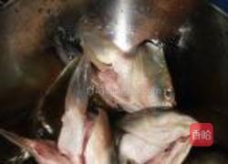 焖鱼头的做法图解1