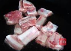 苦瓜炖排骨的做法图解1