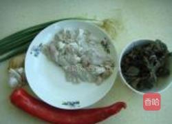 紫苏炒粉肠的做法图解1