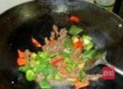 青椒炒牛肉的做法图解7