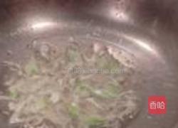 黄花菜炒木耳的做法图解5