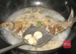 红油豆瓣酱烧鳊鱼的做法图解3