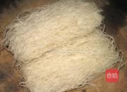 洋葱虾米炒米粉的做法图解1