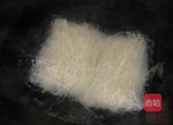 洋葱虾米炒米粉的做法图解2