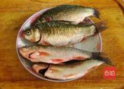 香浓鲫鱼汤的做法图解1