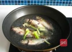 香浓鲫鱼汤的做法图解5