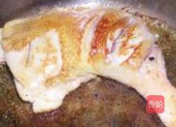 口蘑扒鸡腿的做法图解4