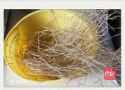 酸菜炒粉条的做法图解1
