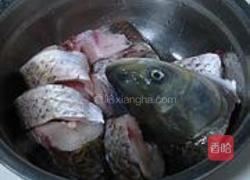 草鱼炖咸菜的做法图解1