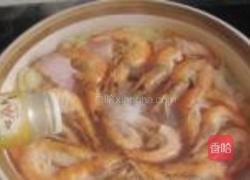 咸肉鲜虾白菜煲的做法图解13