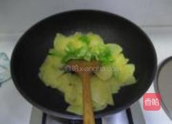 土豆辣椒西红柿的做法图解2