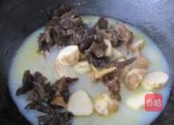 茨菇木耳炖河蚌的做法图解11