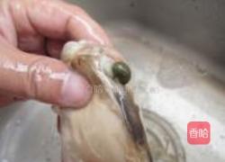 茨菇木耳炖河蚌的做法图解1