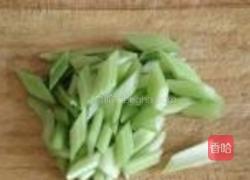 西芹豆干炒肉片的做法图解1