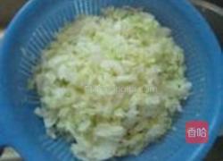 猪油渣白菜饺子的做法图解2