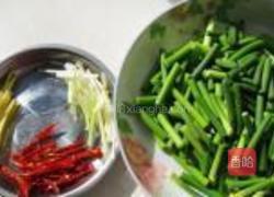 蒜薹煸牛肉丝的做法图解2